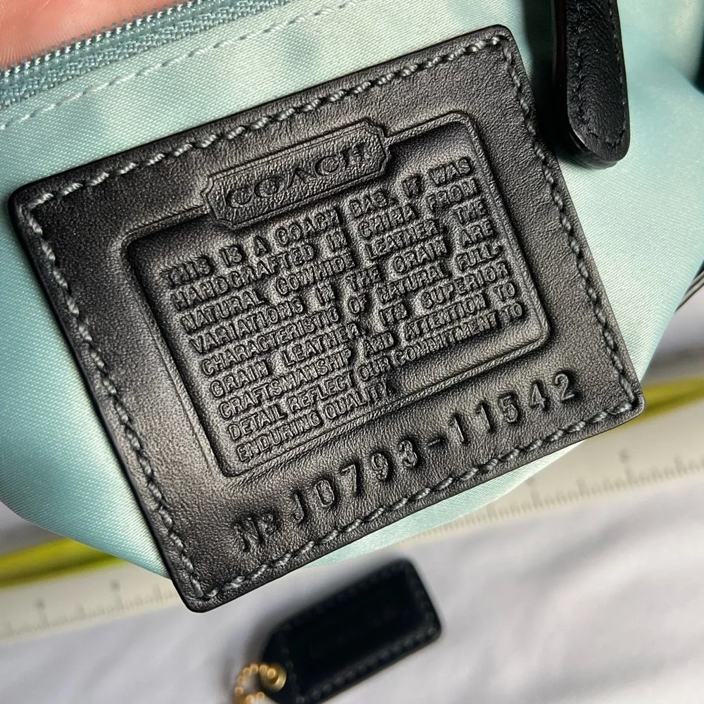 Black coach handbag - Picture 6 of 8